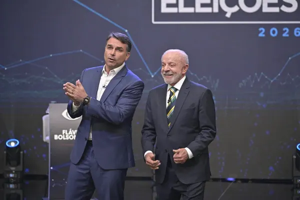 Lula e Flávio Bolsonaro se enfrentaram no debate da Band