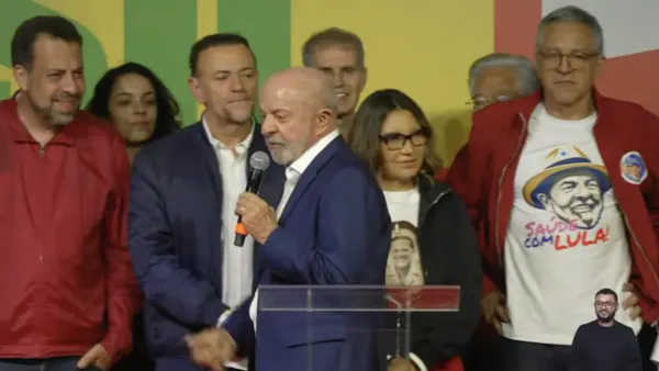 Presidente Lula durante ato de campanha 