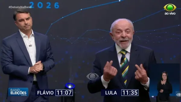 Lula e Flávio Bolsonaro se enfrentam durante debate na Band