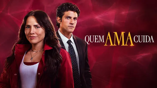 A imagem é um cartaz promocional da novela Quem Ama Cuida, com dois personagens em destaque diante de um fundo vermelho em tons de vinho, com formas geométricas e iluminação dramática.
