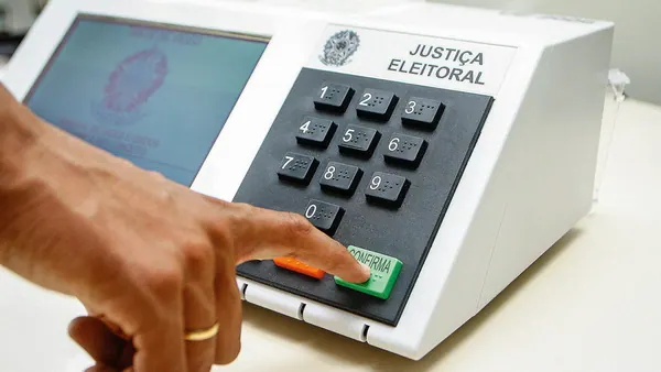 Milhões de brasileiros voltam às urnas no próximo domingo (25)